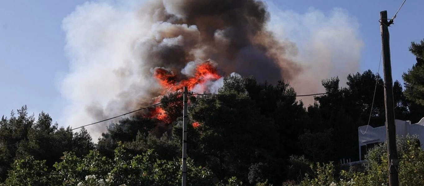 Ποια είναι Γεράνεια Όρη που παραδόθηκαν στην φωτιά; (βίντεο)